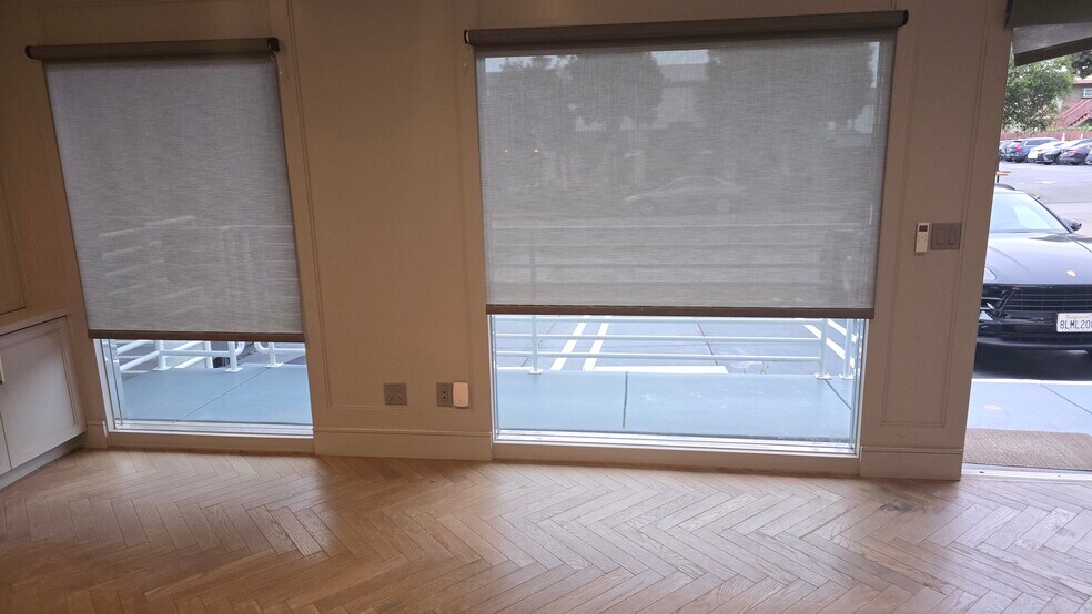 More Photos Of 733 10th St, Santa Monica Storefront Retail Office For Lease