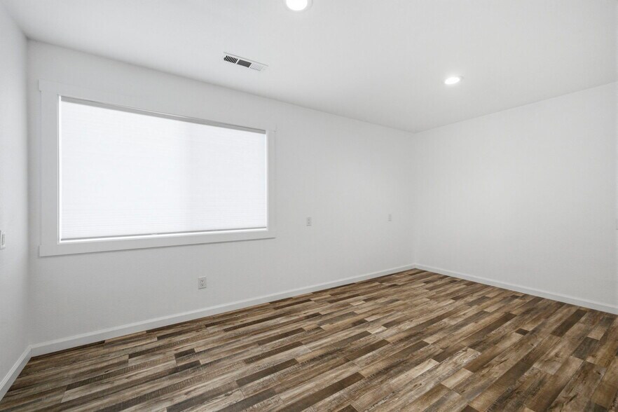 More Photos Of 19468 Village Dr, Sonora Office For Sale