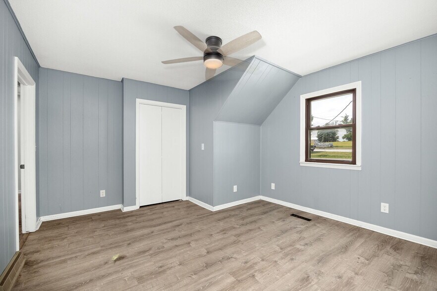 More Photos Of 802 E Nodaway St, Oregon Flex For Sale
