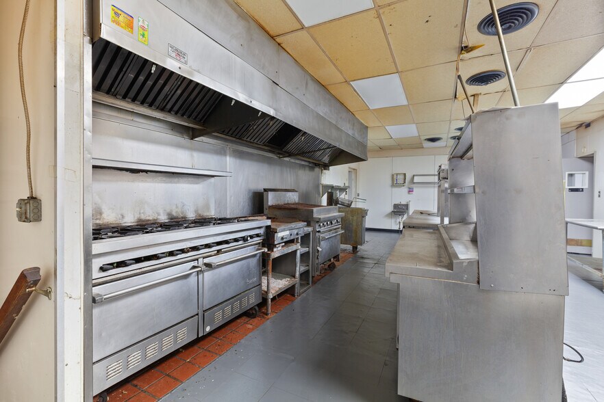 More Photos Of 194-198 Main St, Emmaus Restaurant For Sale