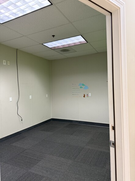 More Photos Of 945 Cromwell Ave, Rocky Hill Storefront For Lease