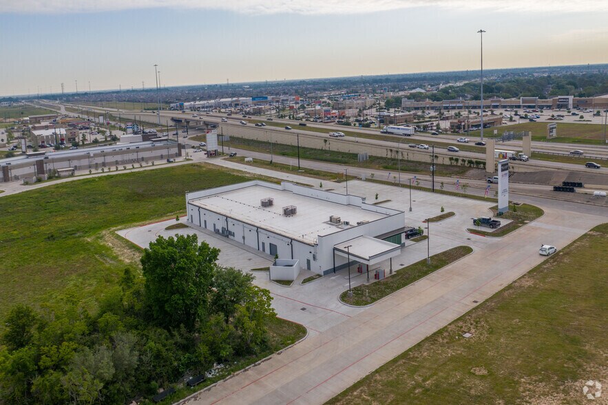 More Photos Of 2811 W Grand Pkwy, Katy Storefront For Lease