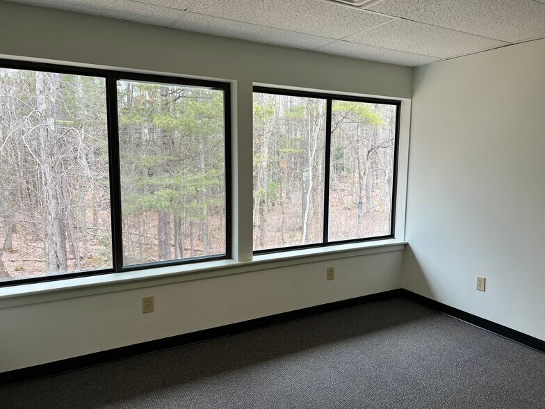 More Photos Of 1085 Route 4 E, Rutland Office For Lease