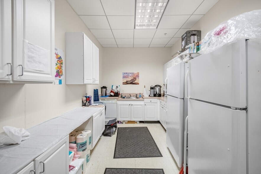 More Photos Of 2450 Cabrillo Hwy S, Half Moon Bay Office For Sale