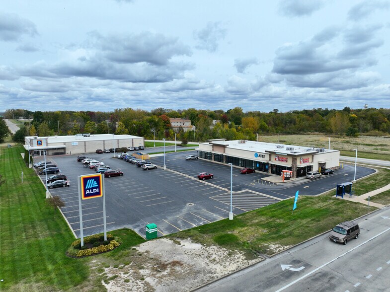 Primary Photo Of 1210 18th St, Silvis Freestanding For Lease