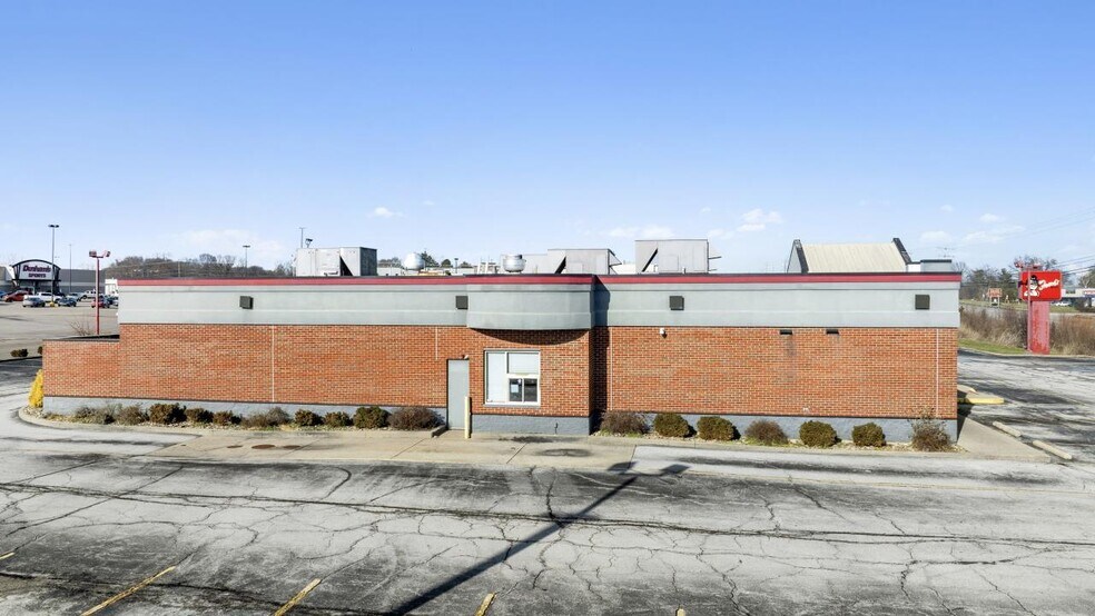 More Photos Of 408 Market Square Dr, Maysville Restaurant For Sale