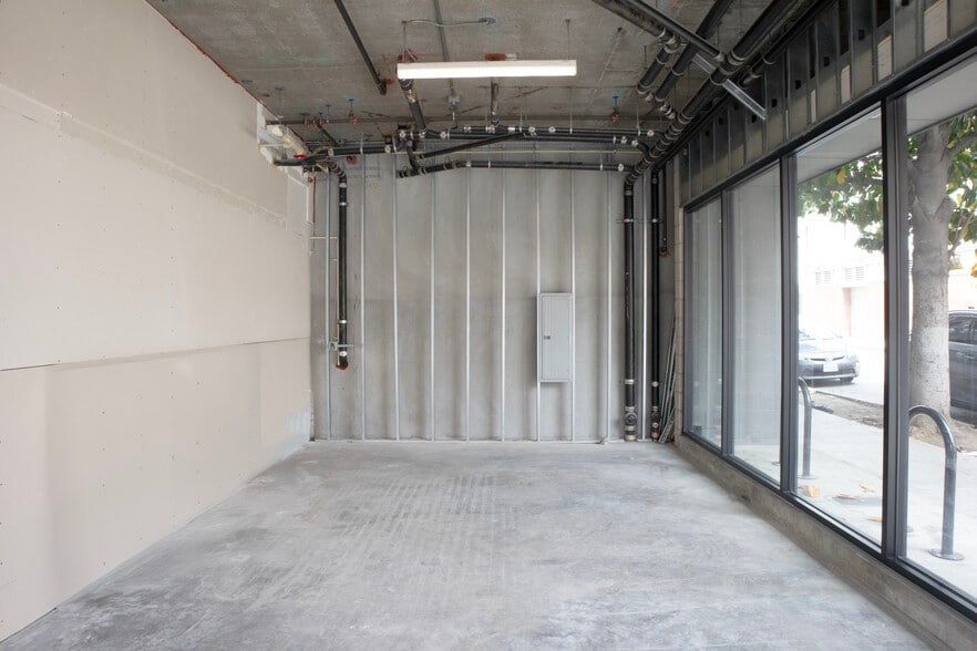 More Photos Of 6762 Hawthorn Ave, Los Angeles Apartments For Lease