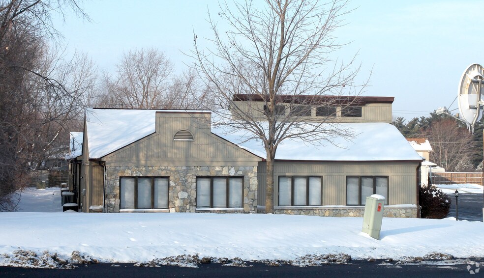 More Photos Of 3725 E Southport Rd, Indianapolis Office For Lease