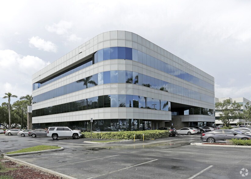 More Photos Of 5835 Waterford District Dr, Miami Loft Creative Space For Lease