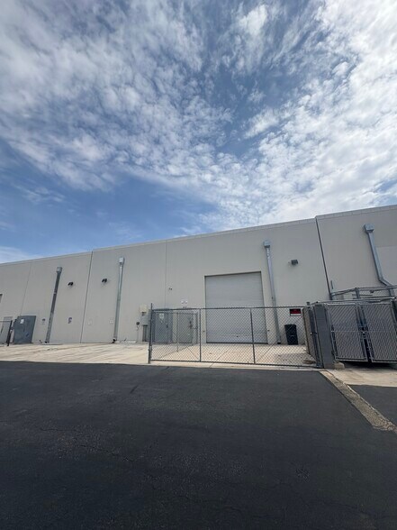 More Photos Of 4810 W University Ave, Las Vegas Showroom For Sale