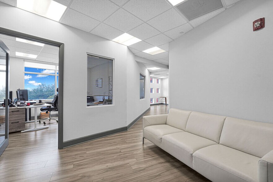 More Photos Of 17501 Biscayne Blvd, Aventura Office For Sale