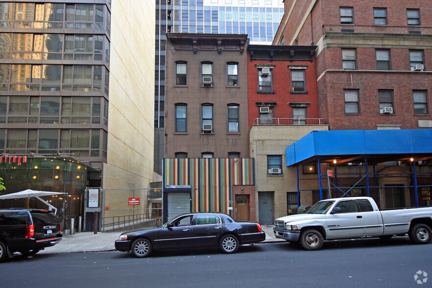Primary Photo Of 213 E 45th St, New York Storefront Retail Residential For Lease