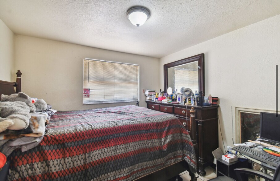 More Photos Of 4507-4517 E Giddens Ave, Tampa Multifamily For Sale