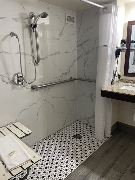 More Photos Of 2216 N Dodge St, Iowa City Hotel For Sale