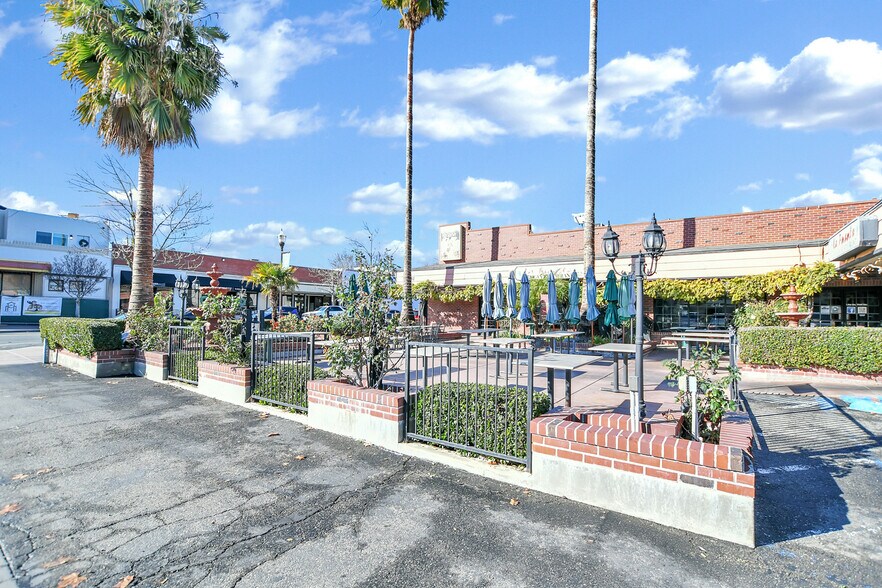 More Photos Of 234 Oak St, Brentwood Restaurant For Sale