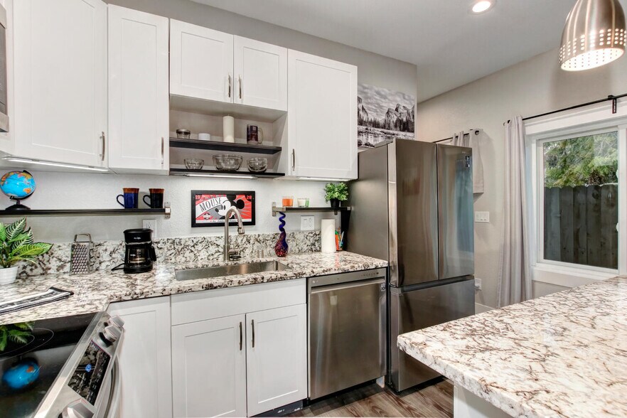 More Photos Of 1413-1415 Victorian Aly, Sacramento Apartments For Sale