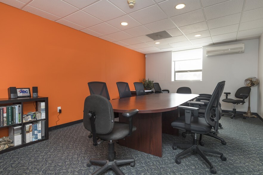 More Photos Of 792 S Main St, Mansfield Office For Lease