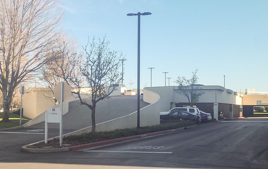 More Photos Of 2180 Harvard St, Sacramento Coworking Space