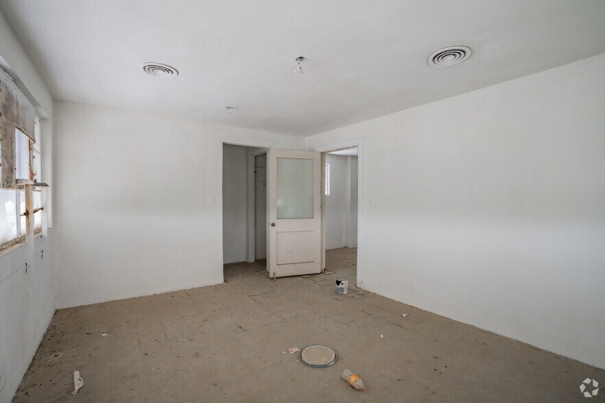 More Photos Of 625 Humble Ave, San Antonio Warehouse For Lease