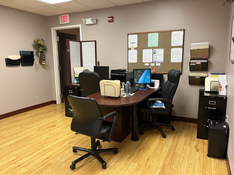More Photos Of 1407 S County Trl, East Greenwich Medical For Lease