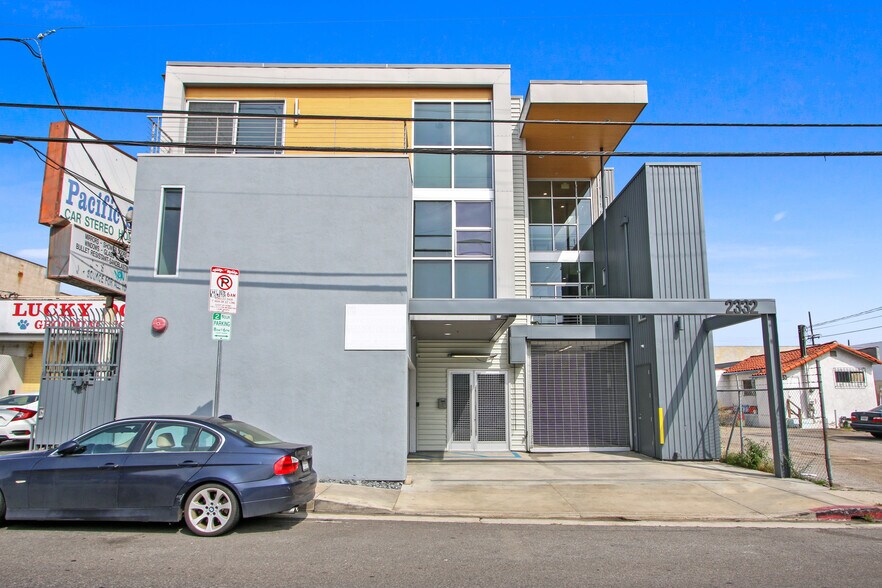 More Photos Of 2332 Cotner Ave, Los Angeles Loft Creative Space For Lease