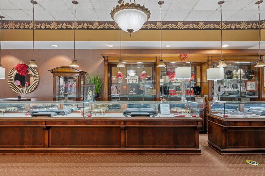 More Photos Of 1624 Union St, Schenectady Freestanding For Lease