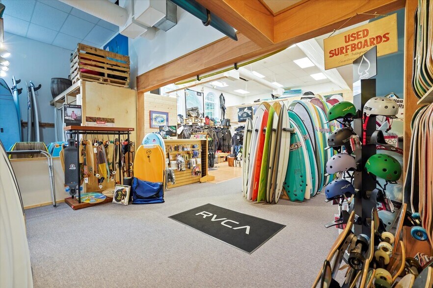 More Photos Of 171 Sunset Blvd, Cannon Beach Storefront Retail Residential For Sale