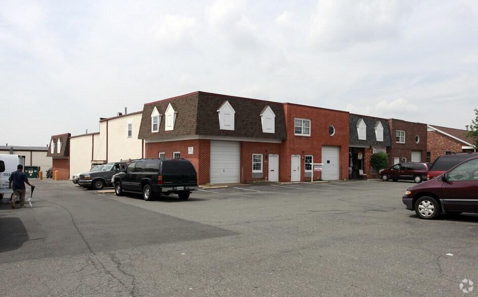 Primary Photo Of 8501-8509 Bucyrus Ct, Manassas Light Distribution For Lease