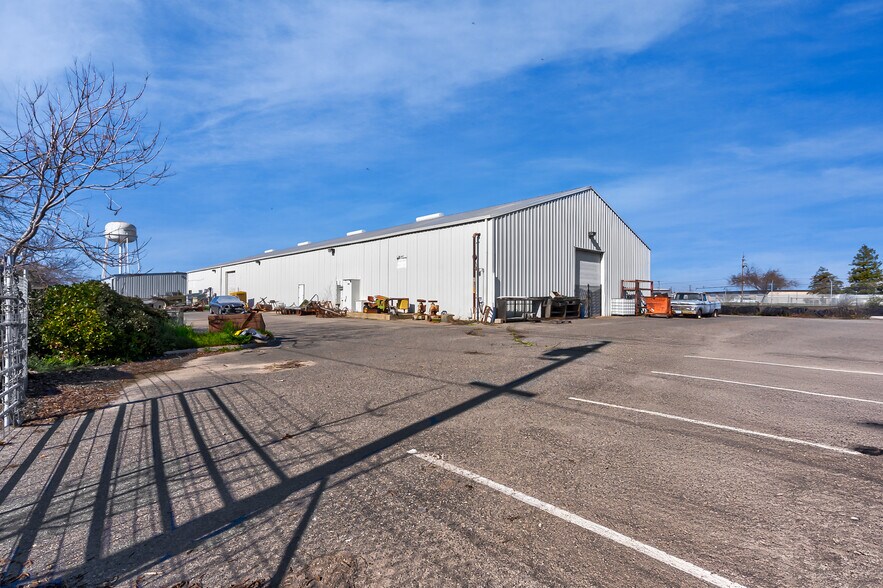 More Photos Of 301 Wetmore St, Manteca Manufacturing For Lease