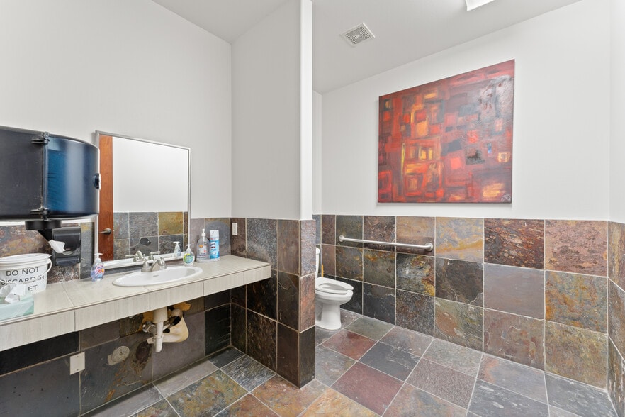 More Photos Of 139 E Warm Springs Rd, Las Vegas Office For Sale