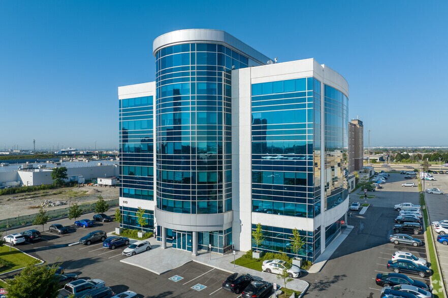 More Photos Of 610 Applewood Cres, Vaughan Office For Lease