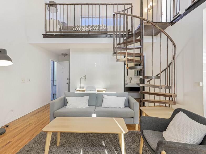 More Photos Of 14 Ozone Ave, Venice Apartments For Sale