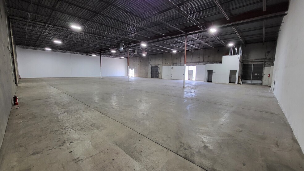 More Photos Of 2875-2885 S Santa Fe Dr, Englewood Warehouse For Lease