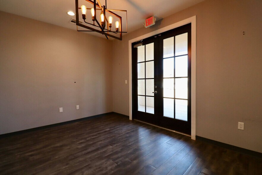 More Photos Of 800 Bonaventure Way, Sugar Land Office For Sale