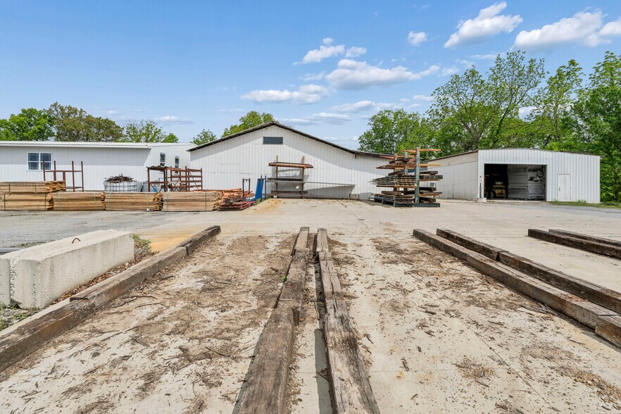 More Photos Of 3141 Highway 11 E, Telford Flex For Sale