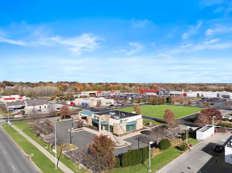 More Photos Of 420 NE Barry Rd, Kansas City Land For Lease