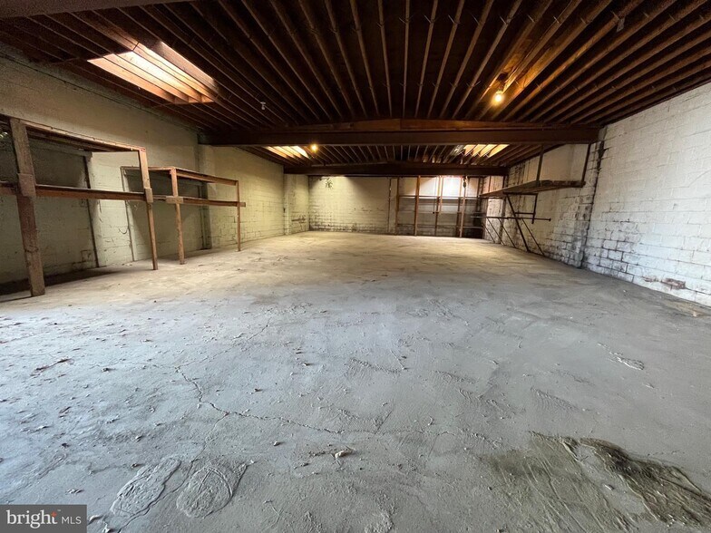 More Photos Of 407 S West Blvd, Landisville Warehouse For Lease