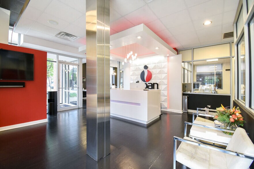 More Photos Of 2101 W Division St, Chicago Storefront Retail Residential For Lease