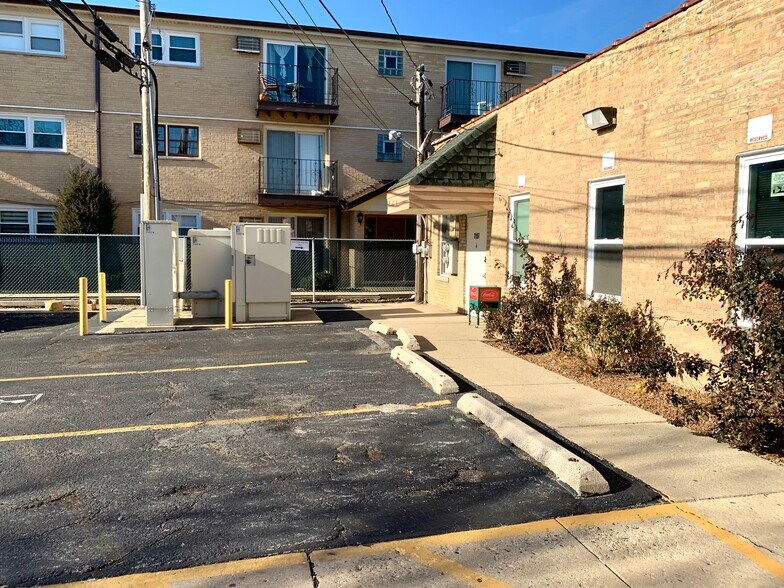 More Photos Of 7107 W Belmont Ave, Chicago Medical For Sale