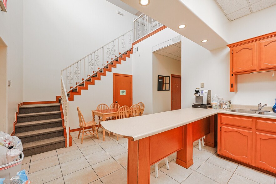 More Photos Of 2001 W Nolana Ave, McAllen Office For Lease