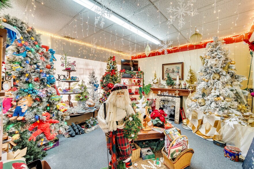 More Photos Of 112 N Orange St, Fredericksburg Storefront Retail Office For Sale