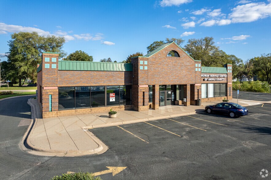 More Photos Of 9141-9175 S Highway Dr, Circle Pines Storefront For Lease