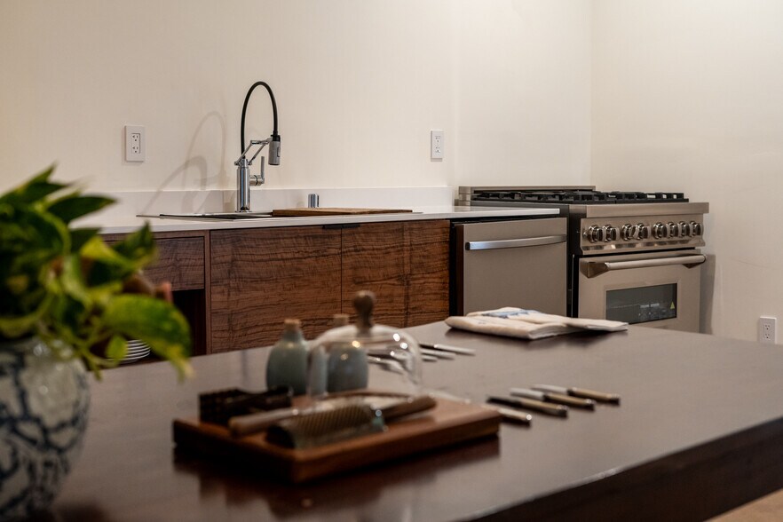More Photos Of 310 Johnson St, Santa Fe Specialty For Sale