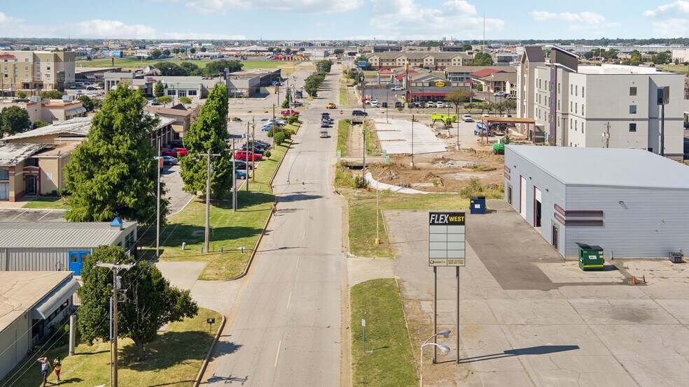 More Photos Of 4403-4411 SW 3rd St, Oklahoma City Showroom For Sale