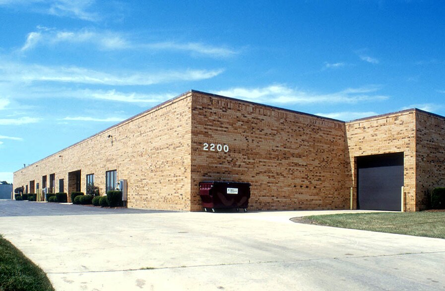 More Photos Of 2200 S Park Ave, Streamwood Warehouse For Lease