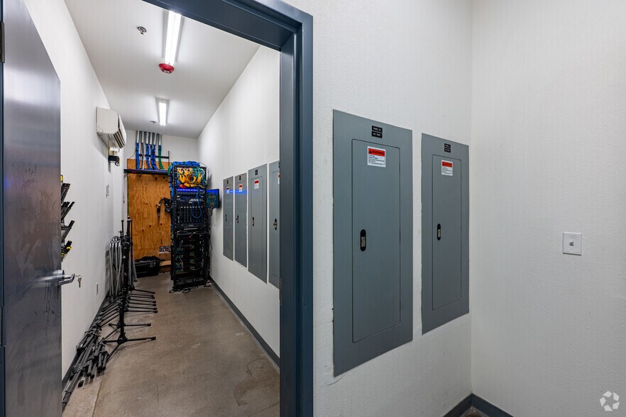 More Photos Of 5321 Cameron St, Las Vegas General Retail For Lease