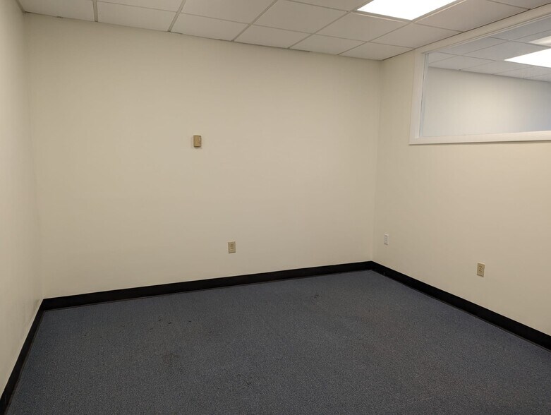More Photos Of 12000 Biscayne Blvd, Miami Office For Lease