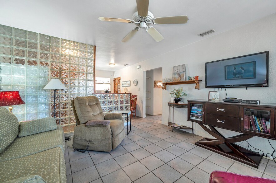 More Photos Of 1803 Gulf Blvd, Indian Rocks Beach Hotel For Sale