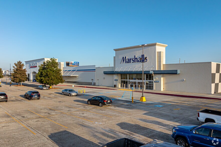 Primary Photo Of 8835-8855 Veterans Memorial Blvd, Metairie General Retail For Lease