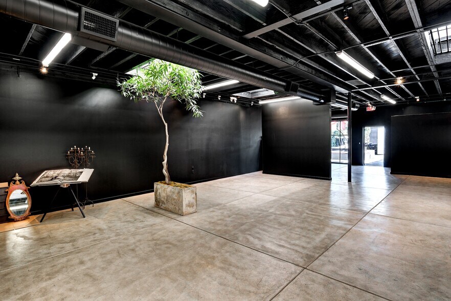 More Photos Of 3717 W Jefferson Blvd, Los Angeles Showroom For Lease